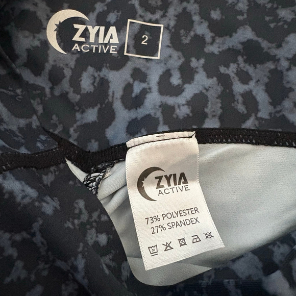 Zyia Active Stone Leopard
Scrunchy Light N Luxe Leggings 2 - Picture 11 of 11